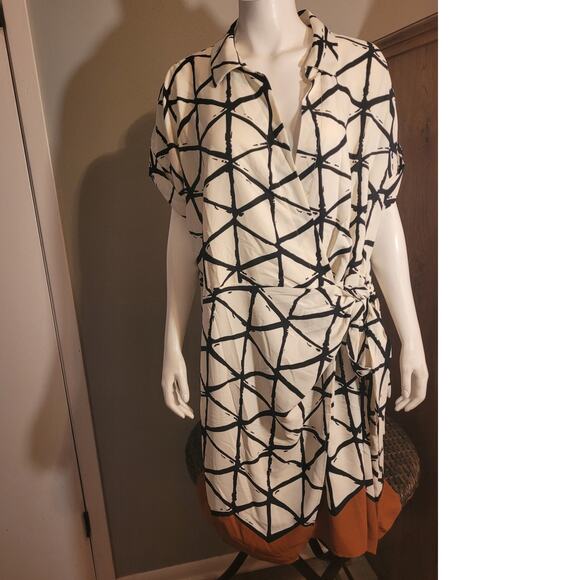 Chic Black and White Geometric Midi Dress - Picture 10 of 12